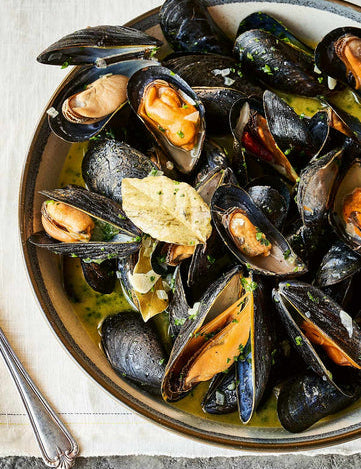 A bowl of cooked mussels