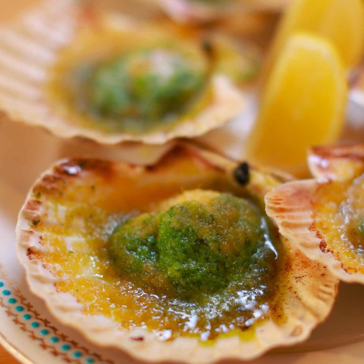 Scallops with white port and garlic