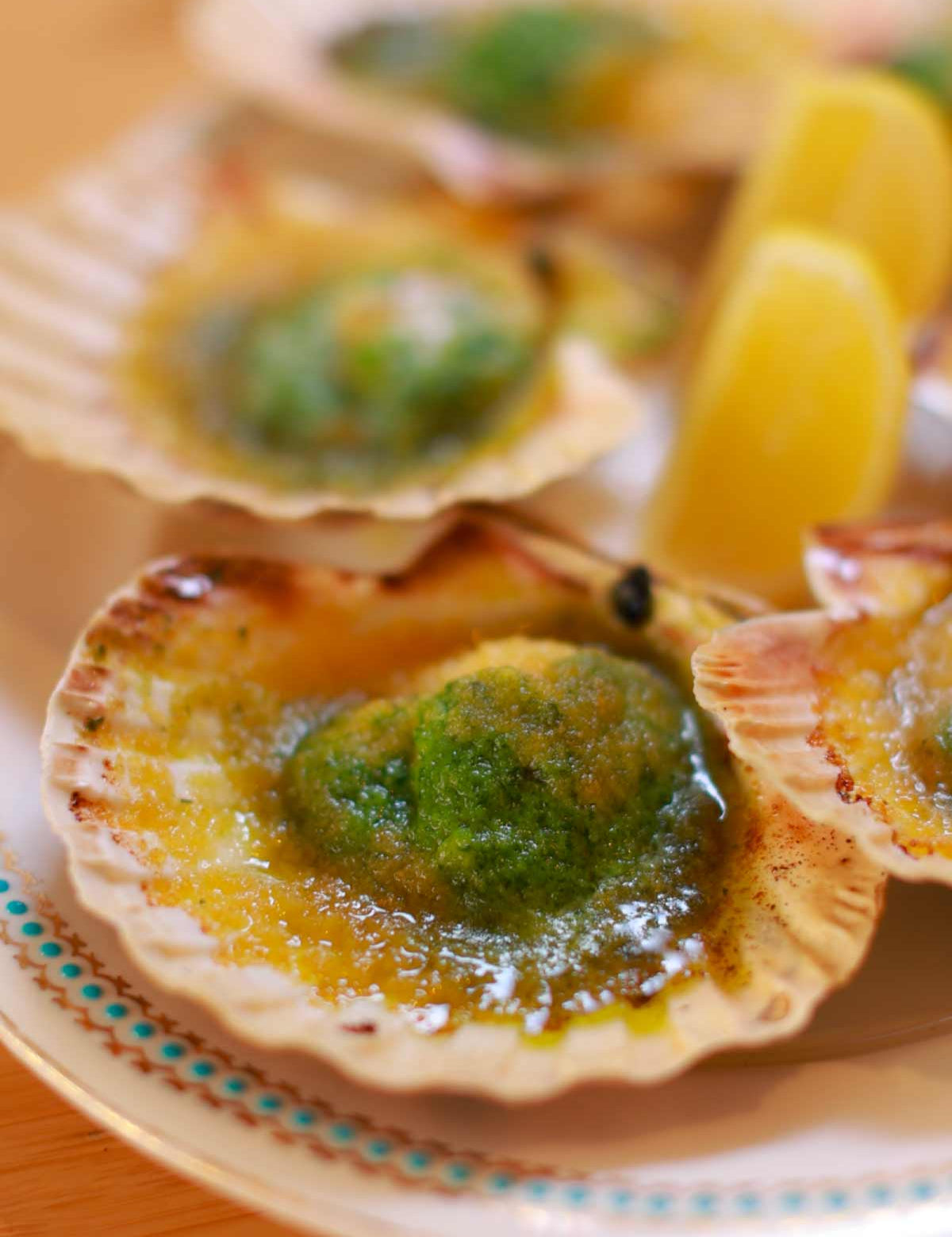 Scallops with white port and garlic