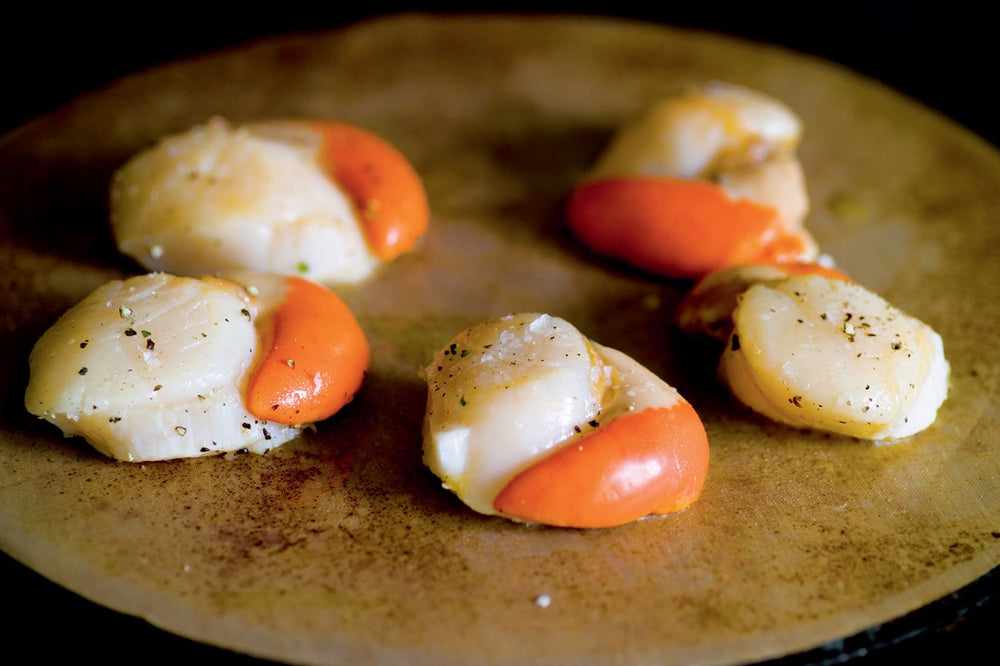 Grilled scallops with garlic butter