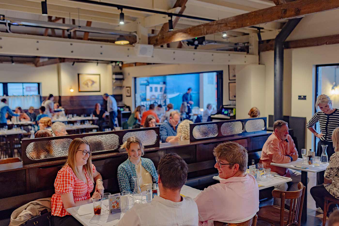 Busy restaurant in salcombe