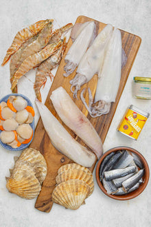 2025 Rockfish Bbq box including, moonfish, squid, skull island prawns, diver scallops with shells , sardines, garlic butter and a free tin of LumberJaxe BBQ seasoning